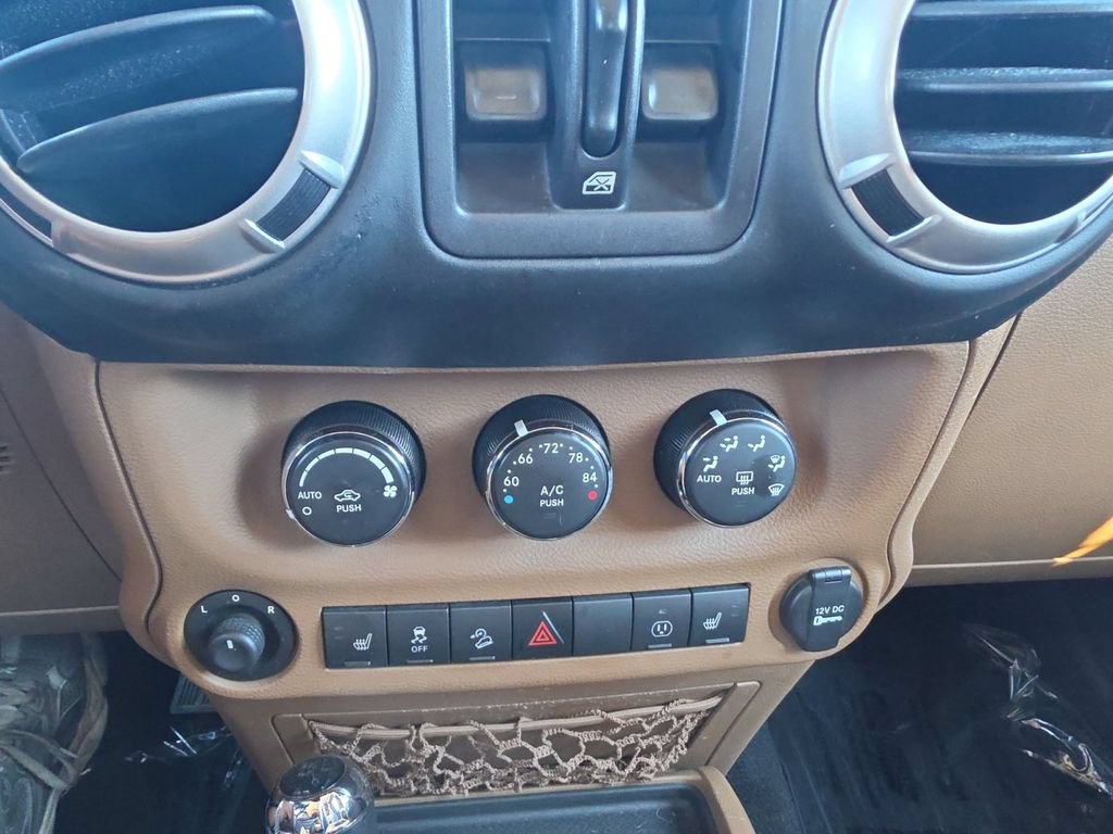 Used 2015 Jeep Wrangler Unlimited Sahara w/ Mopar Chrome Edition Group AWD/4WD image 18