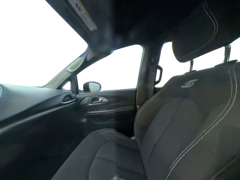 Used 2020 Chrysler Pacifica Touring w/ S Appearance Package image 24