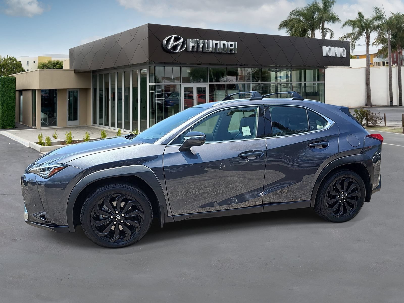 Used 2022 Lexus UX 200 w/ Accessory Package (Z1) FWD image 6