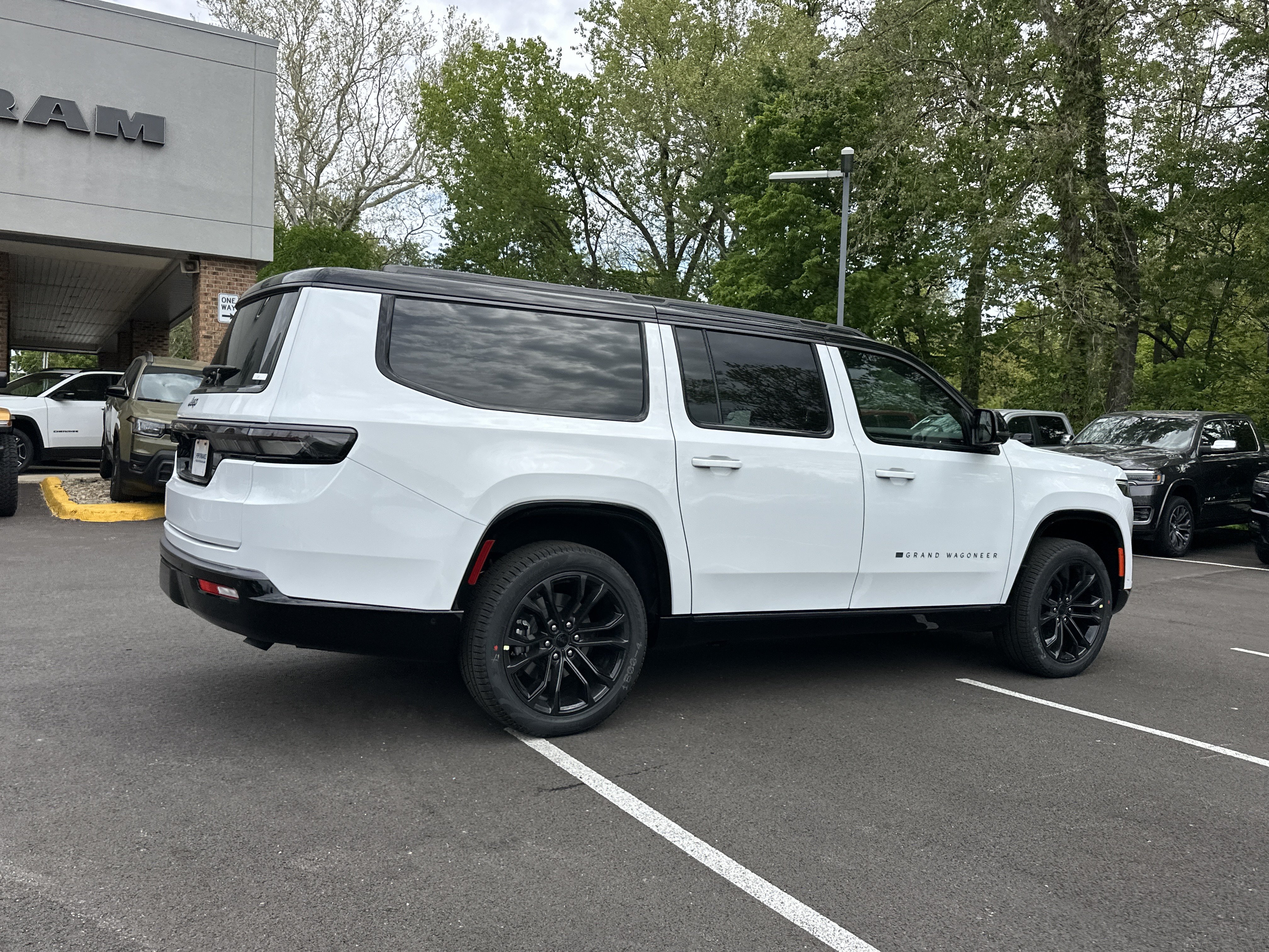 New 2026 Jeep Grand Wagoneer L Summit AWD/4WD image 21