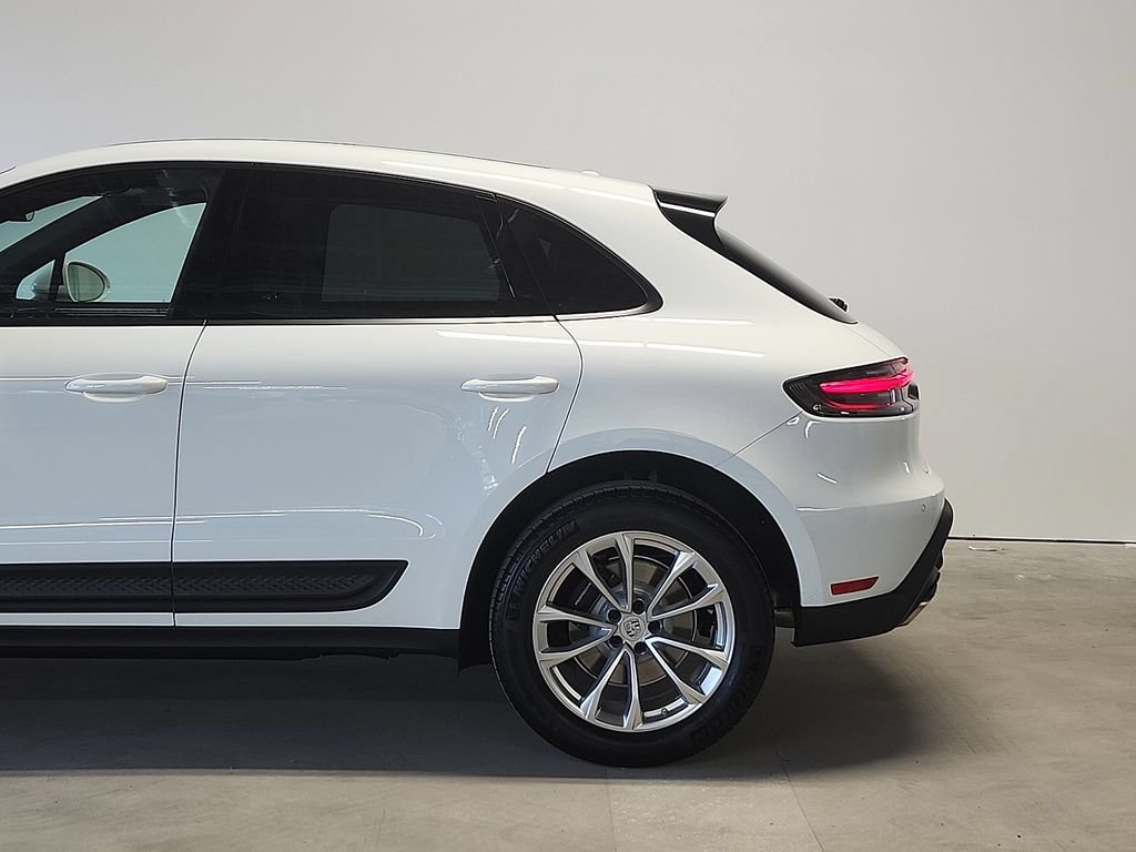 New 2026 Porsche Macan AWD/4WD image 7