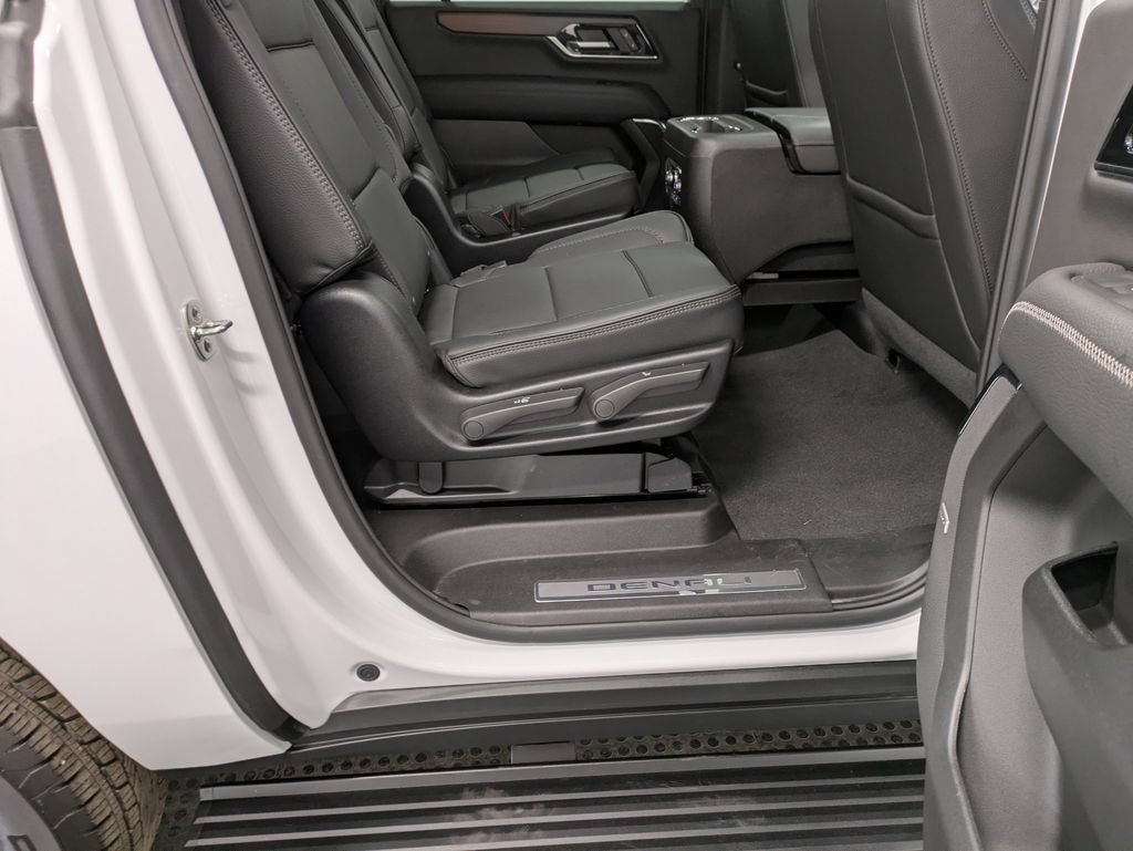 Used 2026 GMC Yukon XL Denali w/ Sun & Power Step Package AWD/4WD image 27