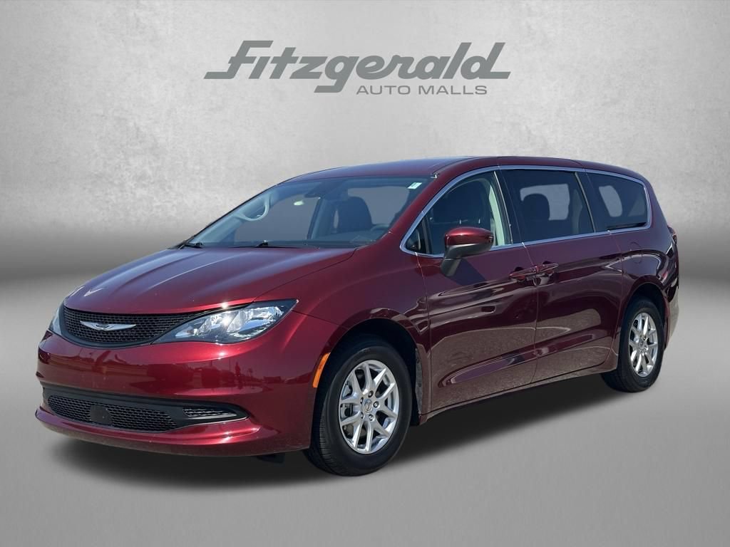 Used 2023 Chrysler Voyager LX FWD image 2