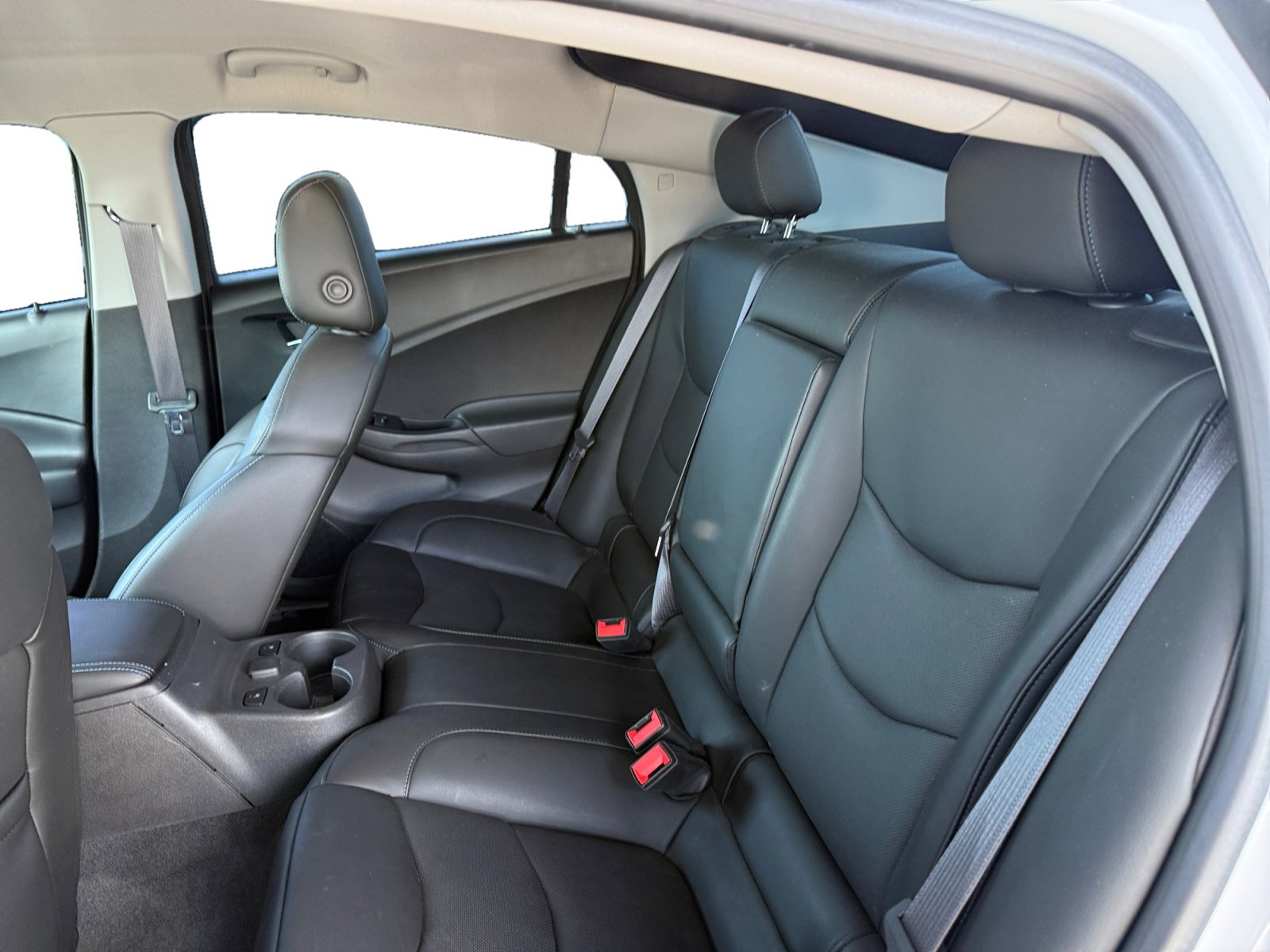 Used 2016 Chevrolet Volt Premier w/ Driver Confidence Package FWD image 11