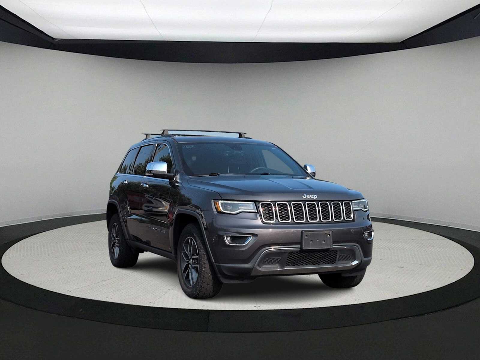 Used 2017 Jeep Grand Cherokee Limited w/ Luxury Group II AWD/4WD image 2