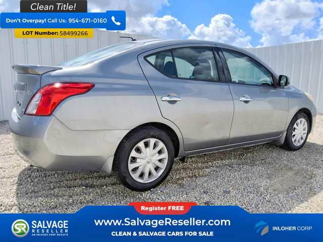 Used 2014 Nissan Versa SV FWD image 4