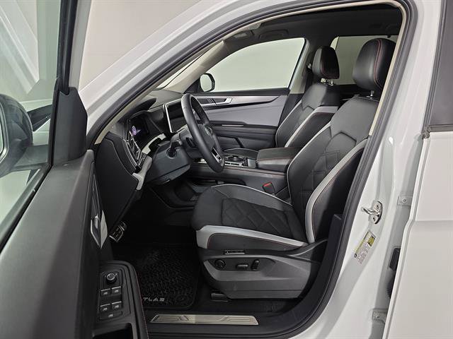 Used 2024 Volkswagen Atlas Peak Edition SEL AWD/4WD image 32