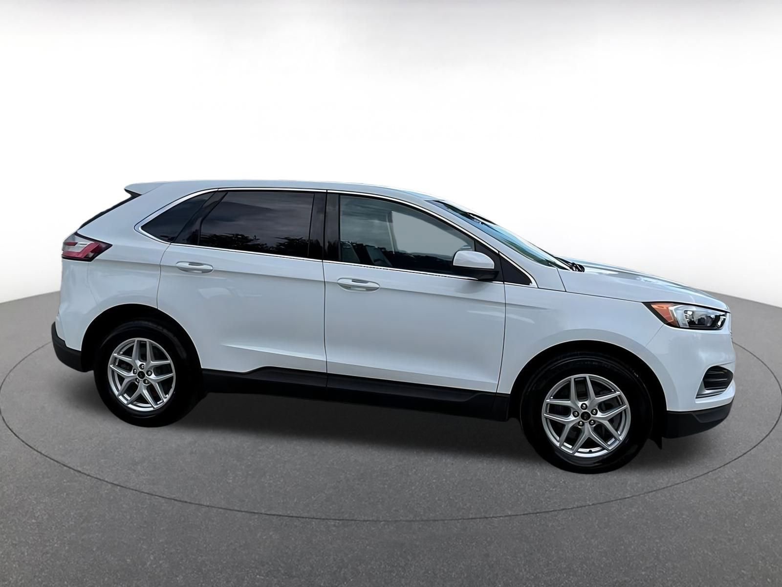 Used 2024 Ford Edge SEL image 15
