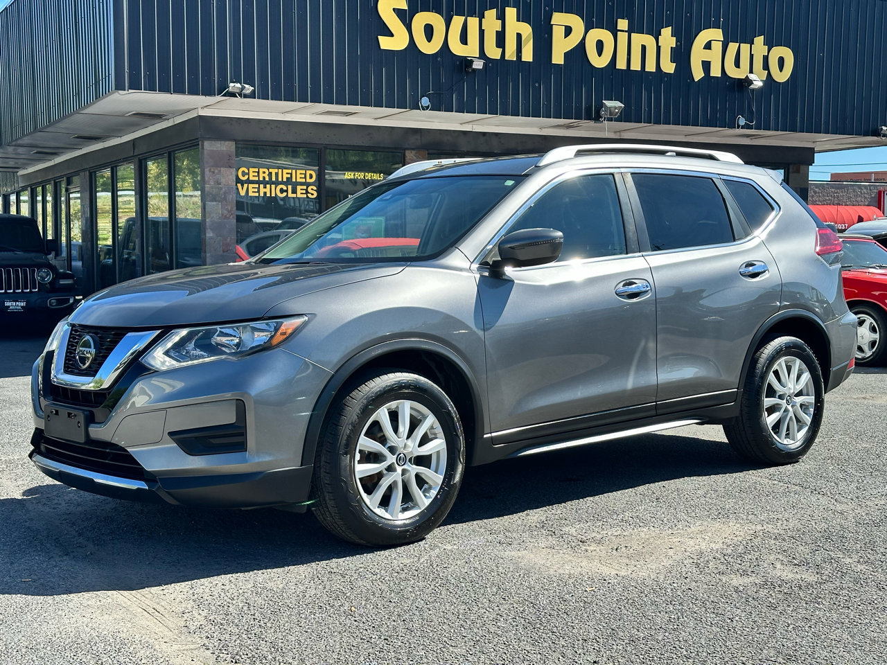 Used 2020 Nissan Rogue SV image 3