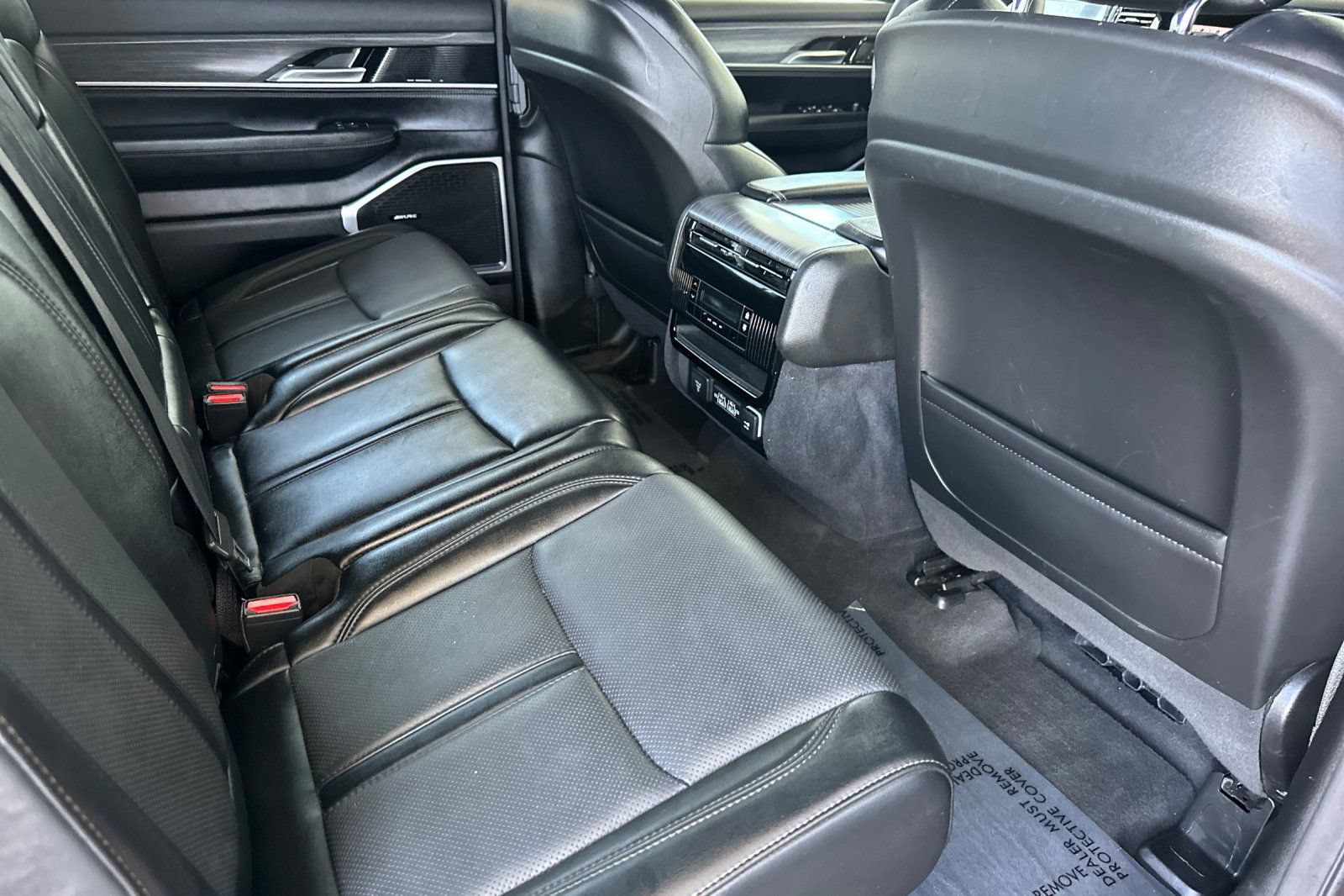 Used 2024 Jeep Wagoneer L Series II RWD image 20