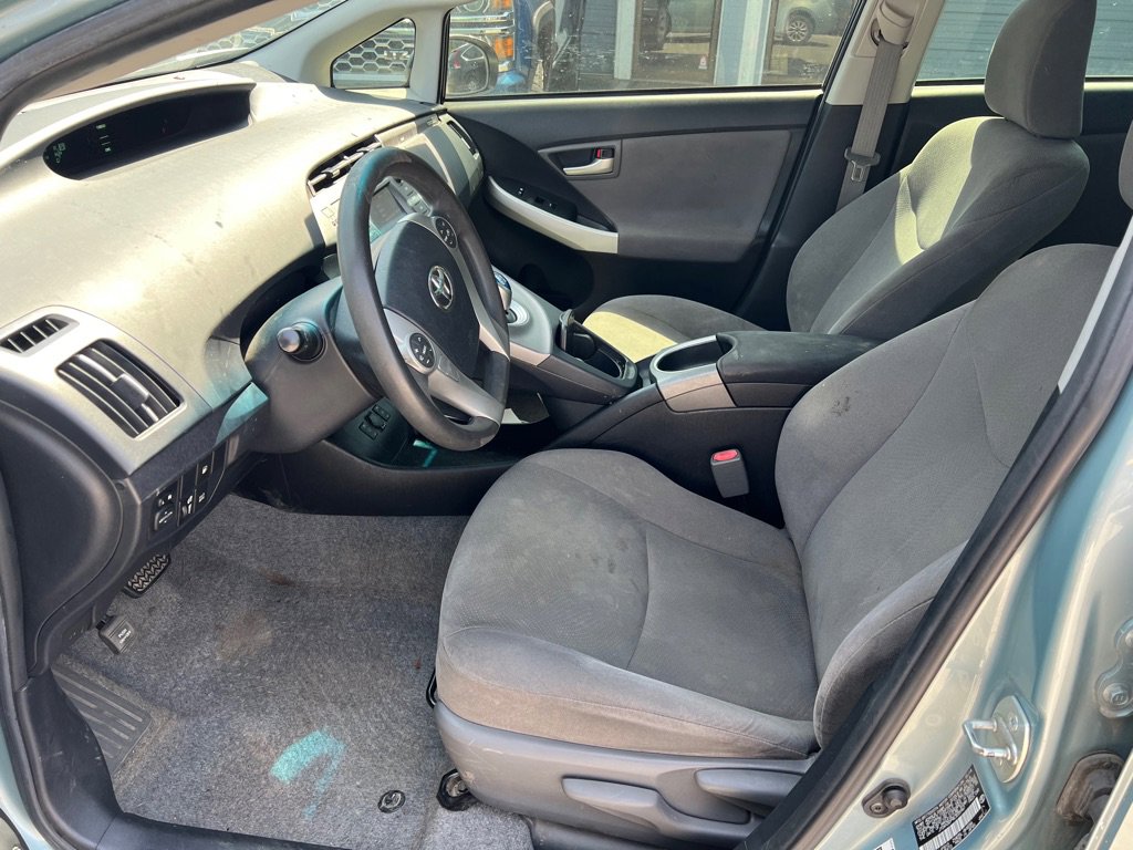 Used 2014 Toyota Prius Plug-In Hybrid image 9