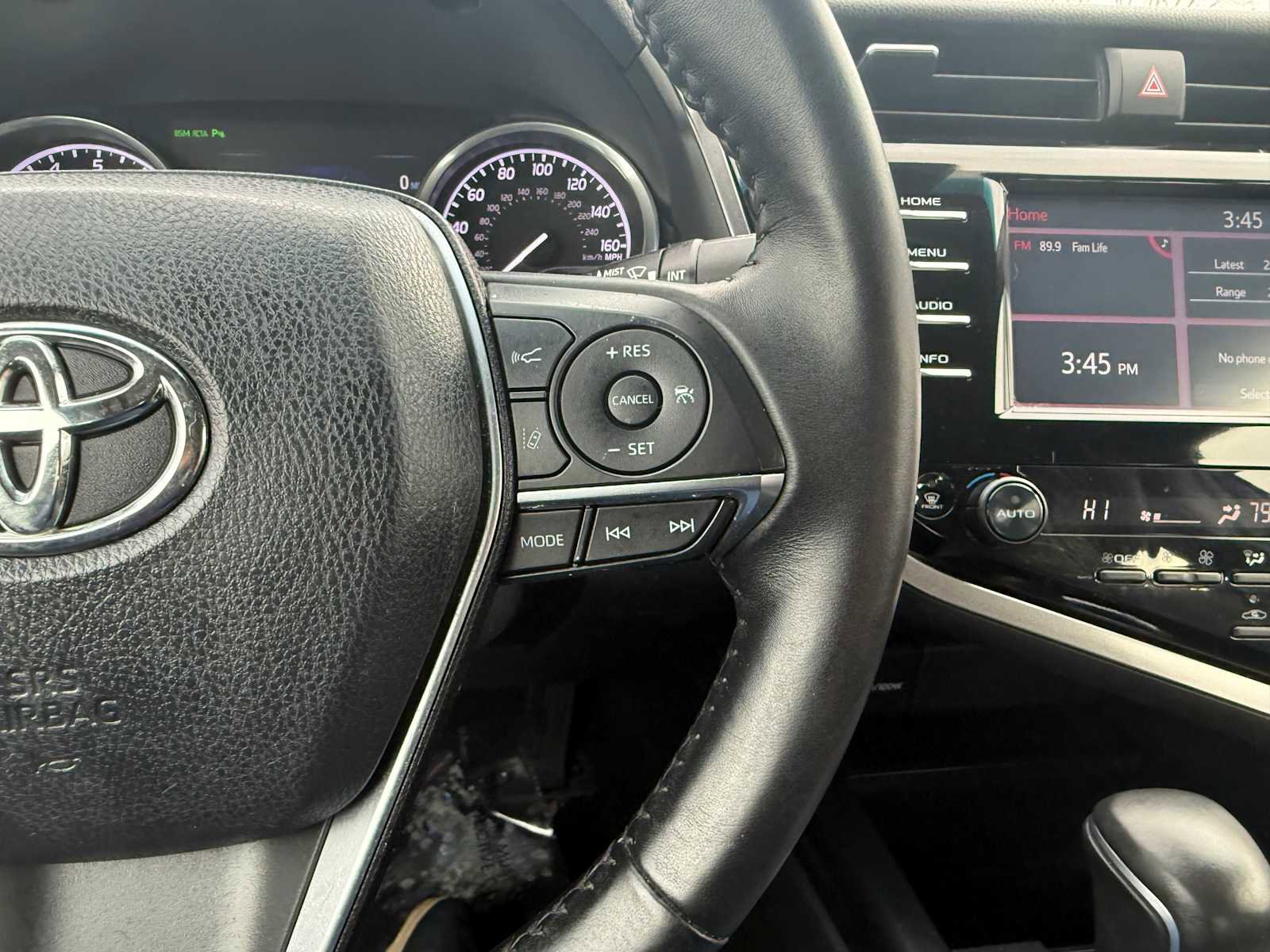 Used 2018 Toyota Camry XLE image 19