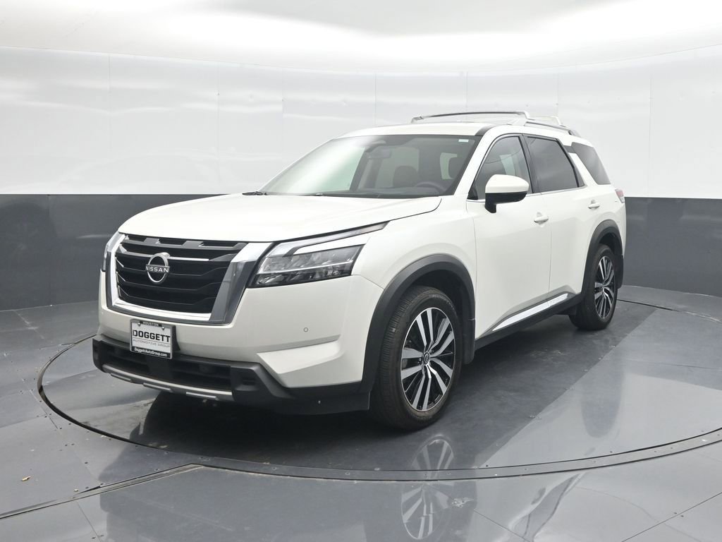 Used 2024 Nissan Pathfinder Platinum FWD image 1