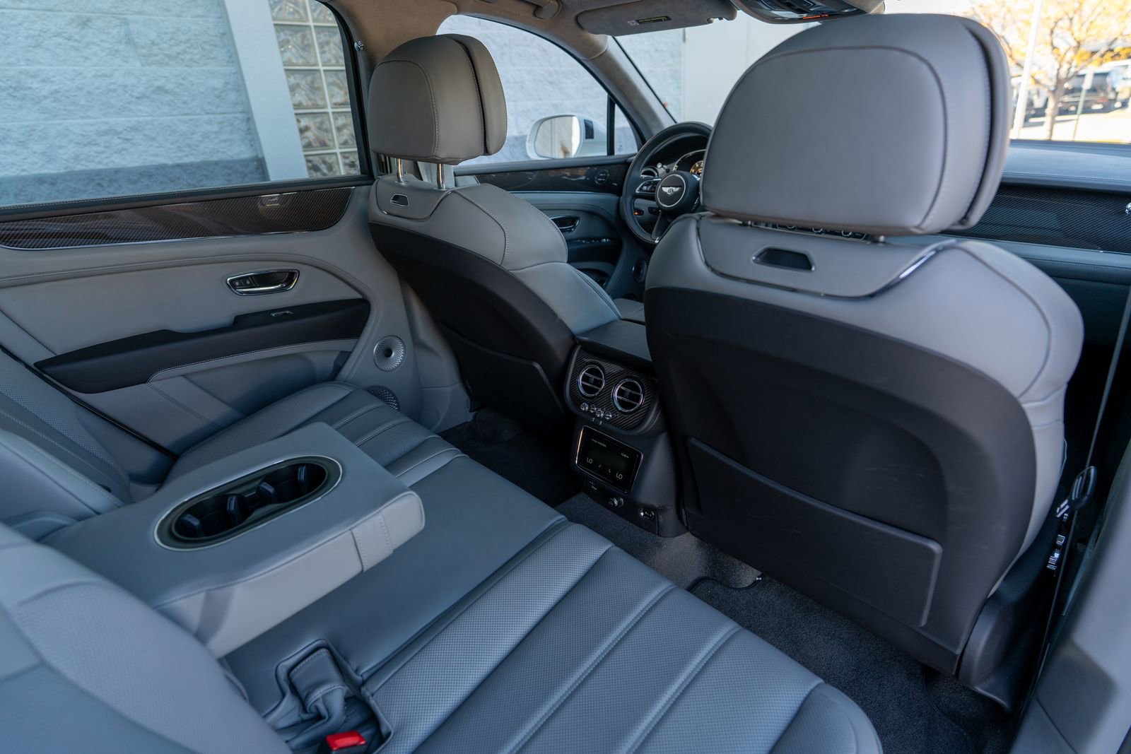 Used 2025 Bentley Bentayga image 37