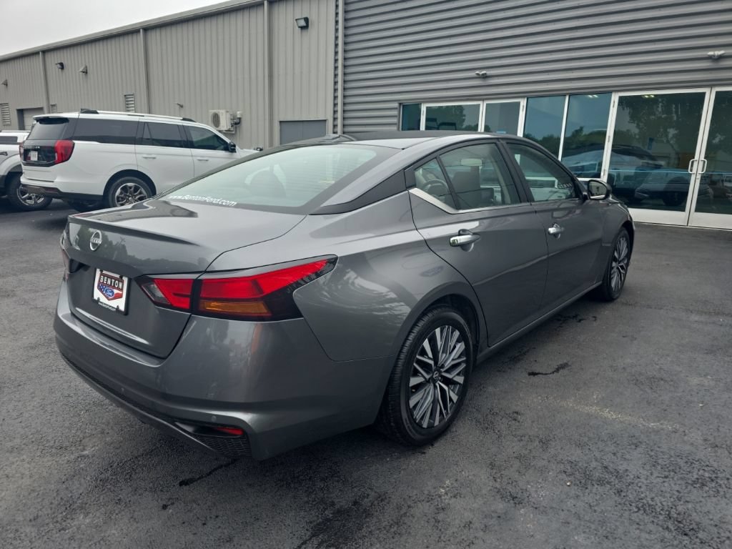 Used 2025 Nissan Altima 2.5 SV FWD image 5