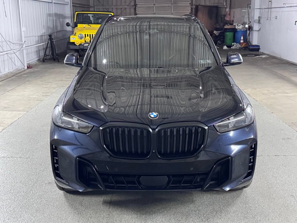 Used 2024 BMW X5 xDrive40i w/ M Sport Package AWD/4WD image 2