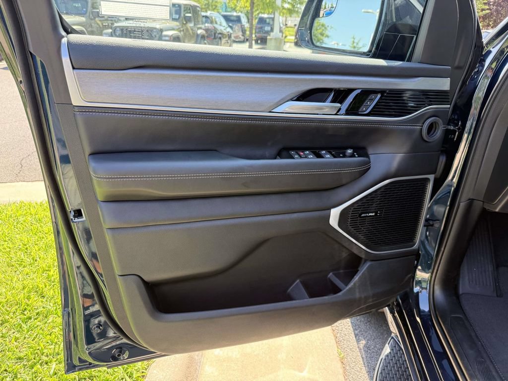 New 2026 Jeep Grand Wagoneer L 4WD w/ Premium Group I image 33