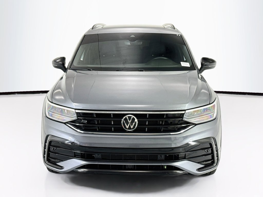 Used 2023 Volkswagen Tiguan SE R-Line FWD image 2