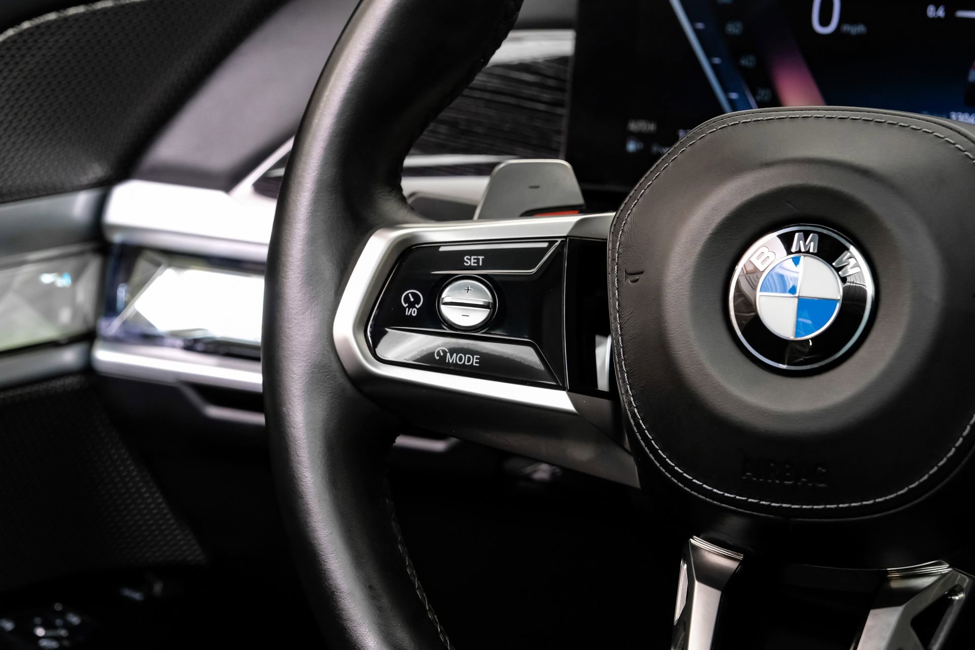 Used 2023 BMW 740i image 21