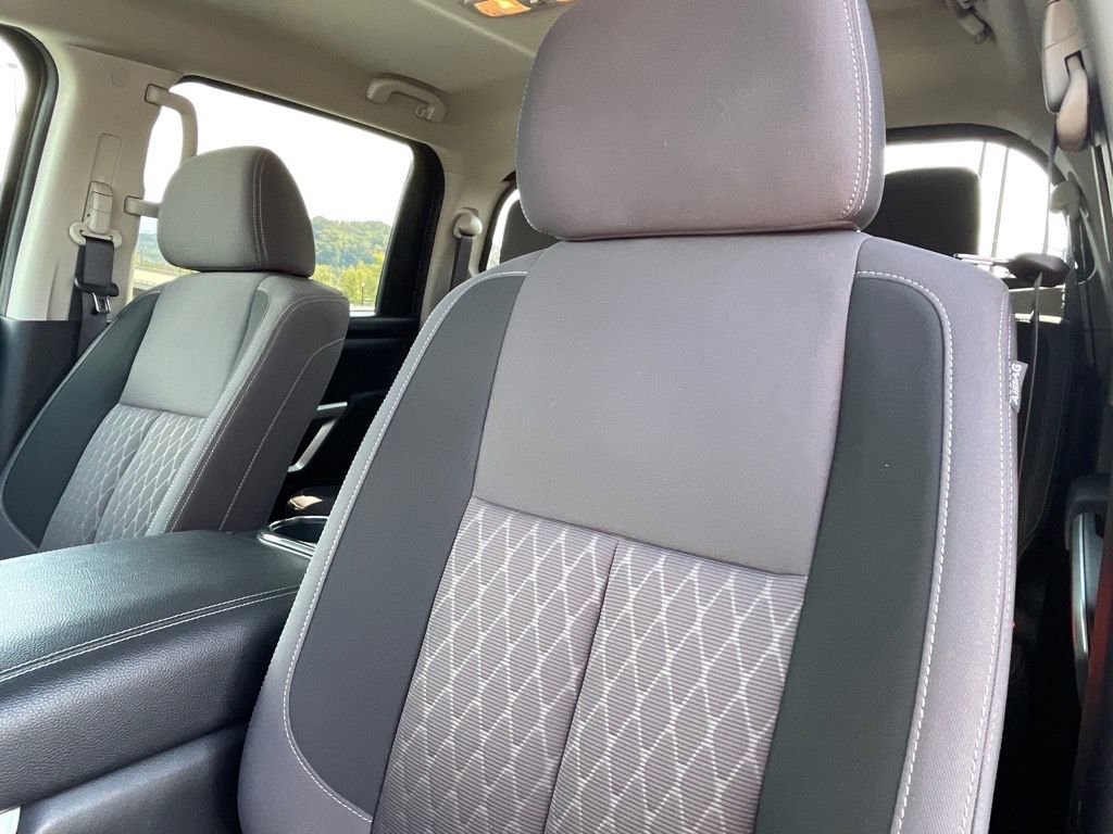 Used 2024 Nissan Titan SV w/ SV Convenience Package image 20