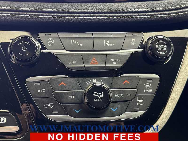 Used 2023 Chrysler Pacifica Limited image 27