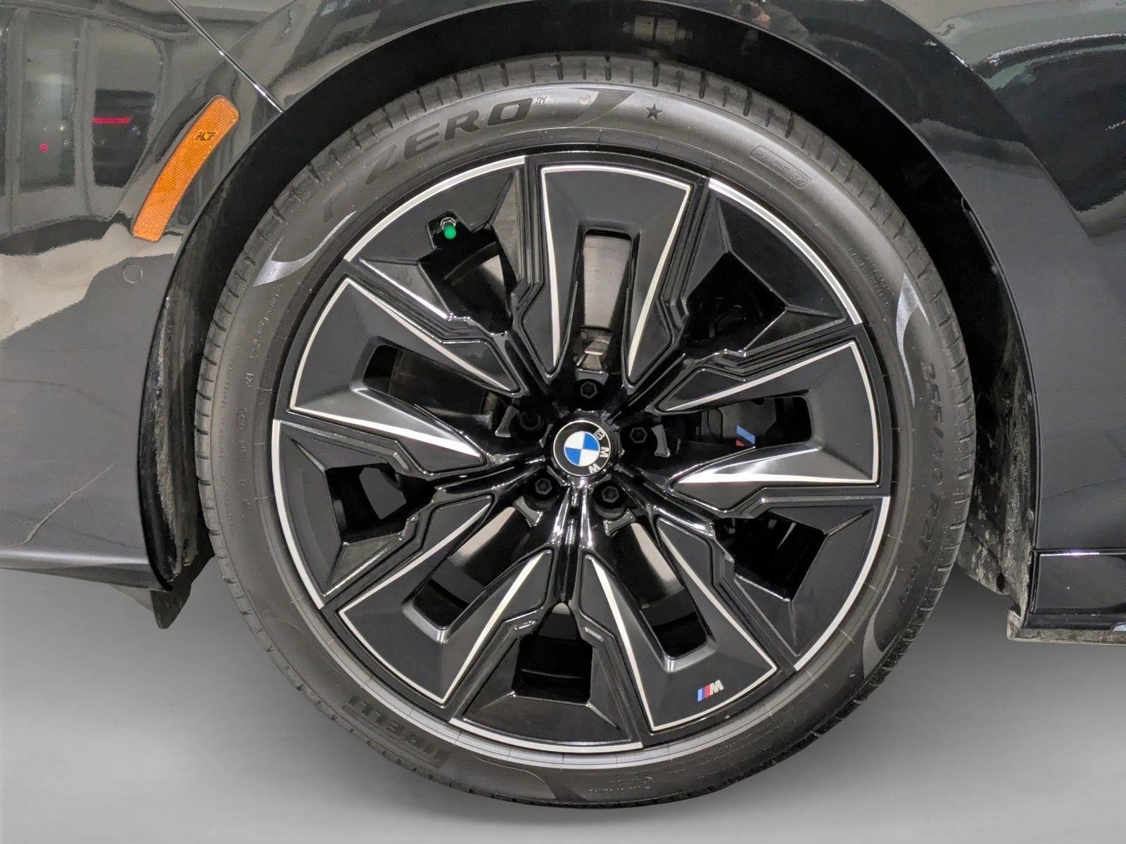 Used 2026 BMW i7 xDrive60 w/ M Sport Package RWD image 25