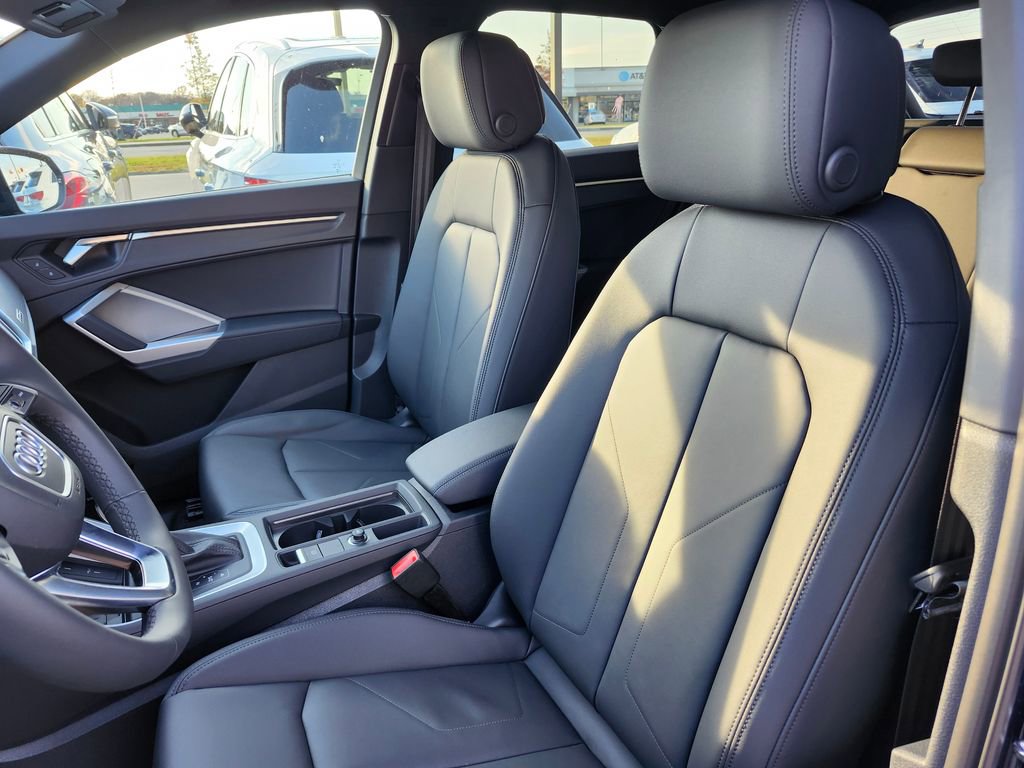 New 2025 Audi Q3 2.0T Premium image 12