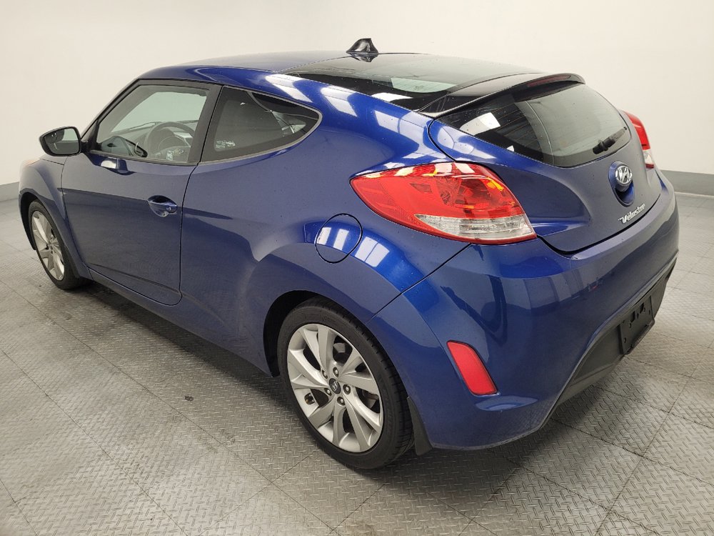 Used 2016 Hyundai Veloster FWD image 3
