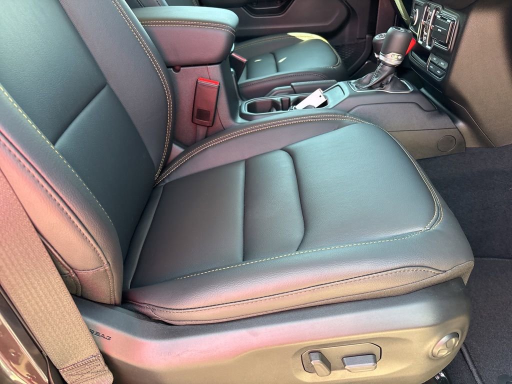 New 2025 Jeep Wrangler Unlimited Sahara image 27