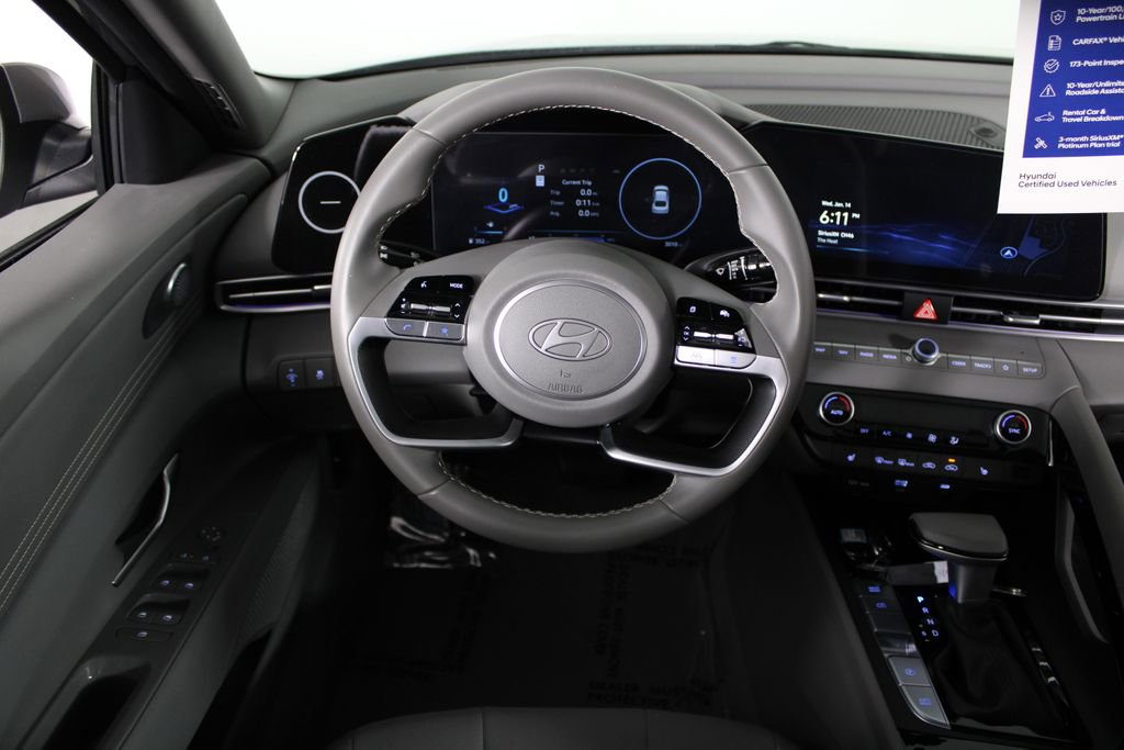 Used 2025 Hyundai Elantra SEL image 17