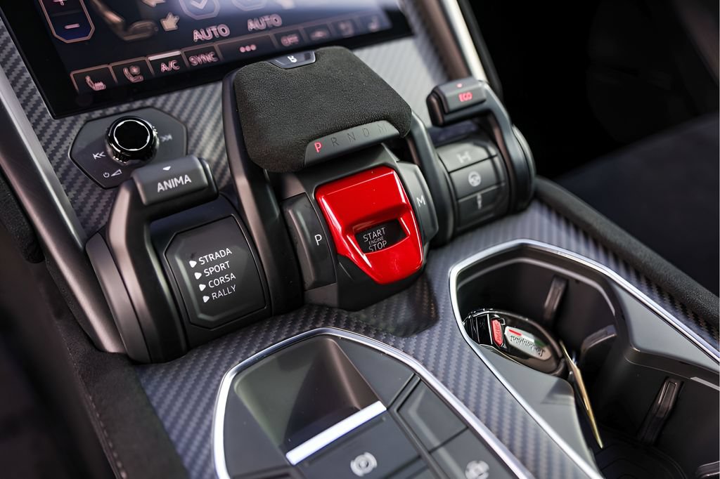 Used 2024 Lamborghini Urus Performante AWD/4WD image 23