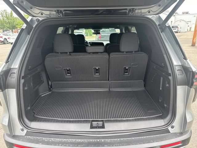 New 2026 Chevrolet Traverse LT w/ LPO, Floor Liner Package AWD/4WD image 17