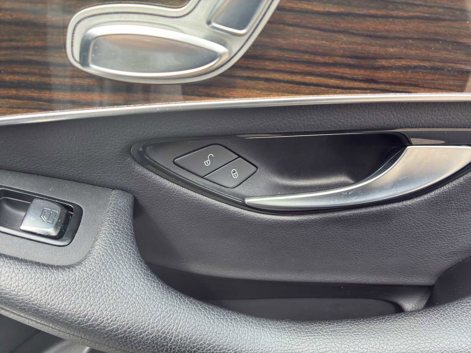 Used 2020 Mercedes-Benz GLC 300 4MATIC image 20