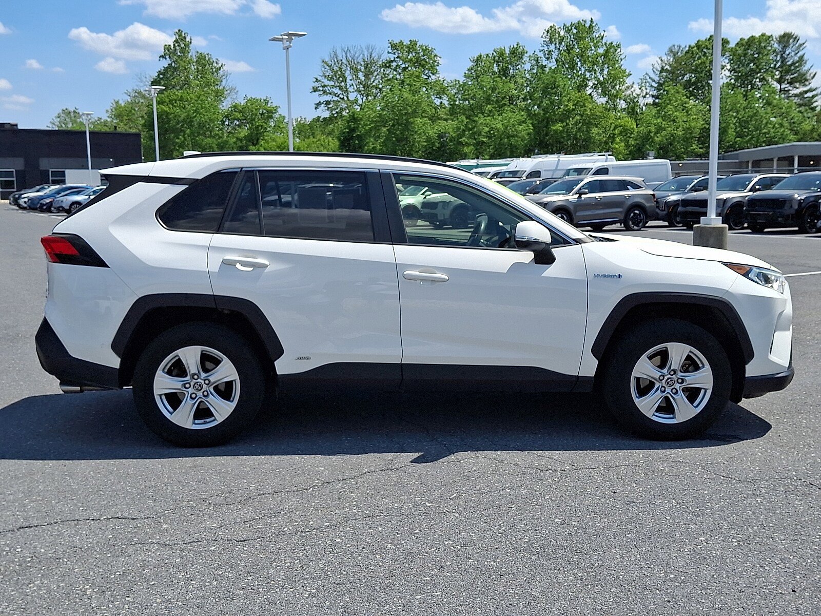 Used 2019 Toyota RAV4 XLE w/ Carpet Mat Package AWD/4WD image 4