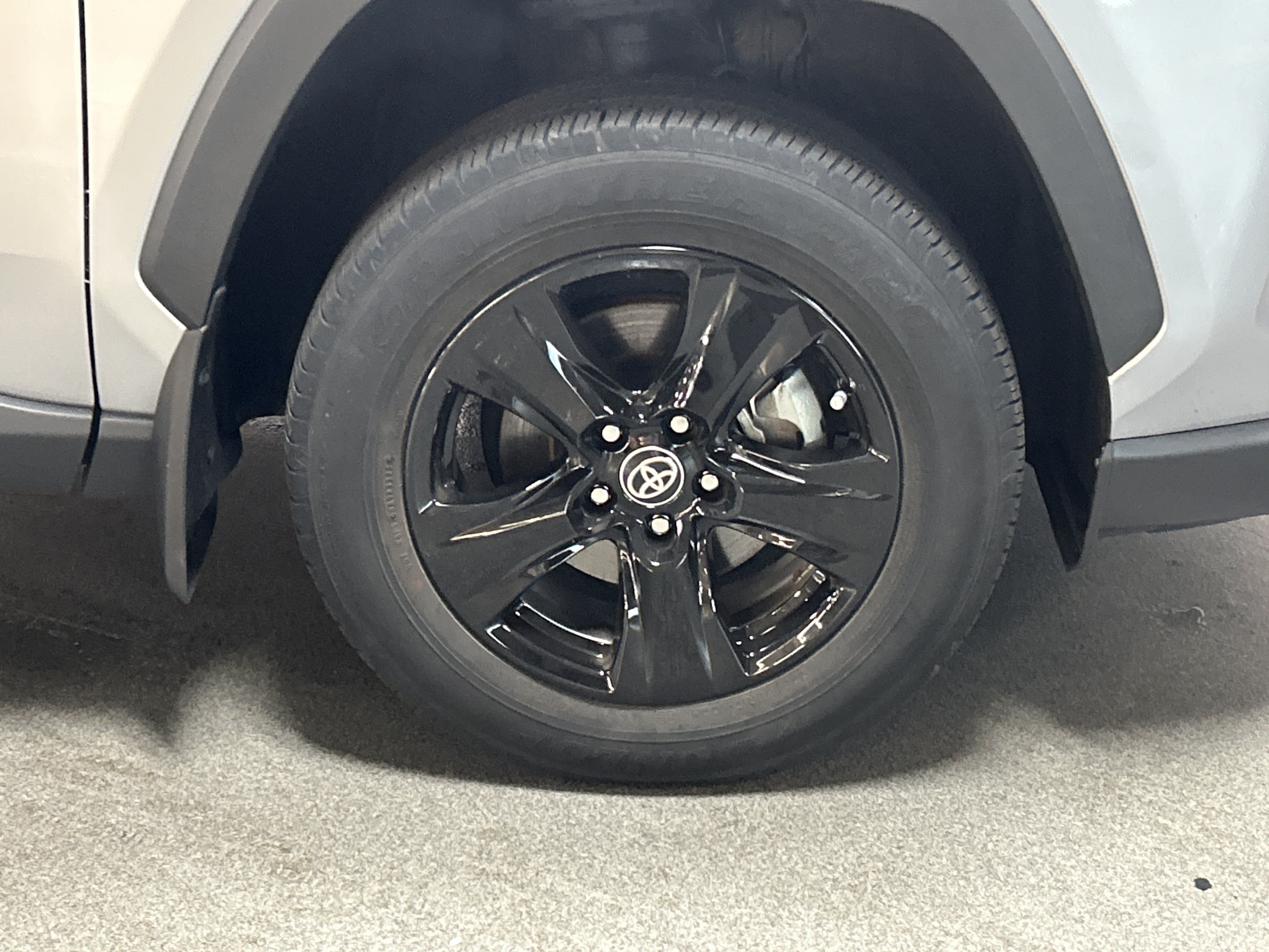 Used 2024 Toyota RAV4 XLE w/ Convenience Package FWD image 13