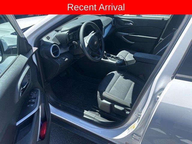 Used 2024 Chevrolet Trax LS w/ LS Convenience Package FWD image 7