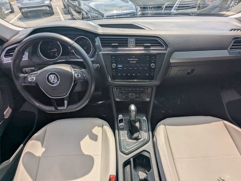 Used 2019 Volkswagen Tiguan SE w/ Panoramic Sunroof Package FWD image 2