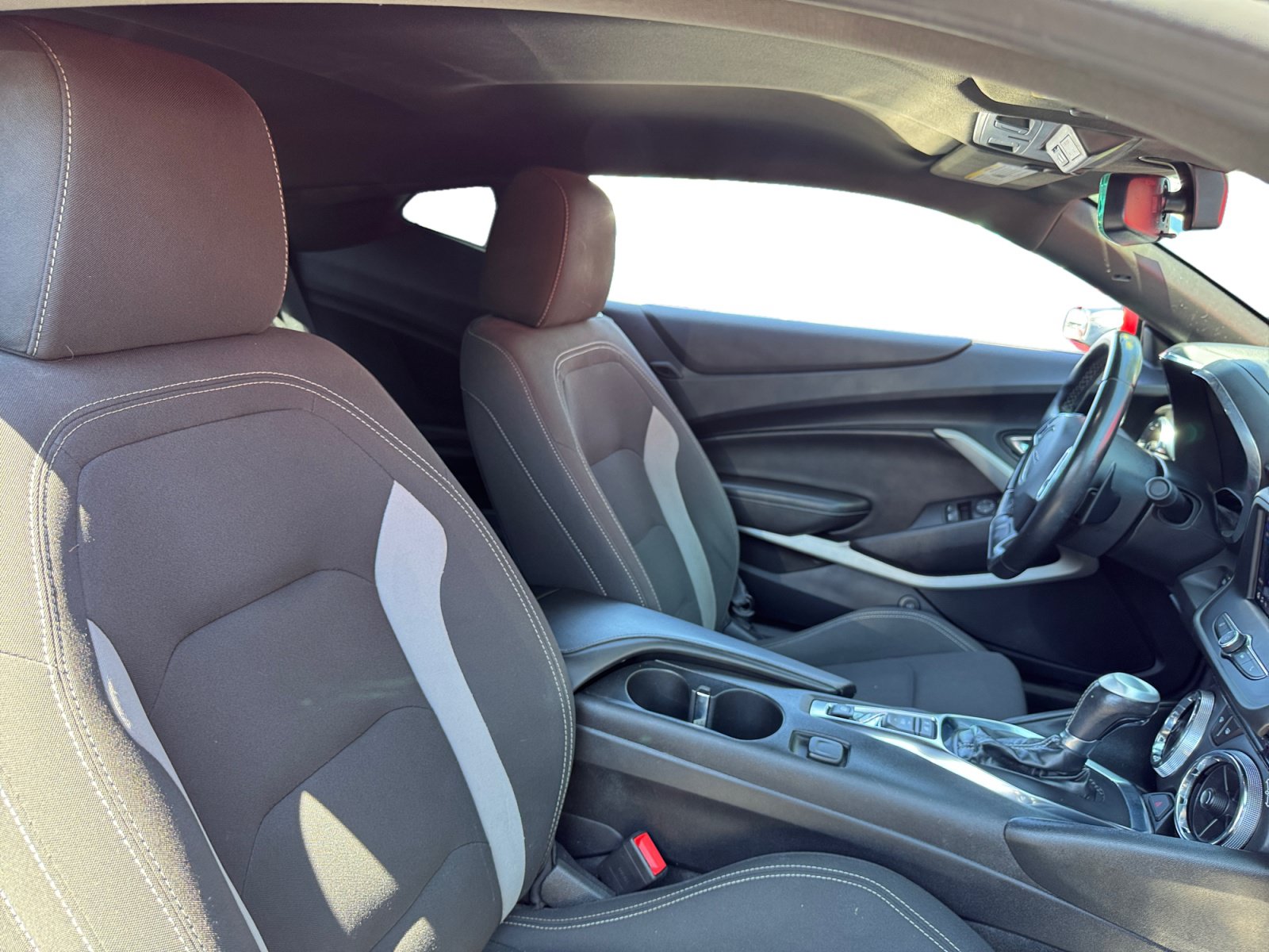 Used 2020 Chevrolet Camaro LT RWD image 15