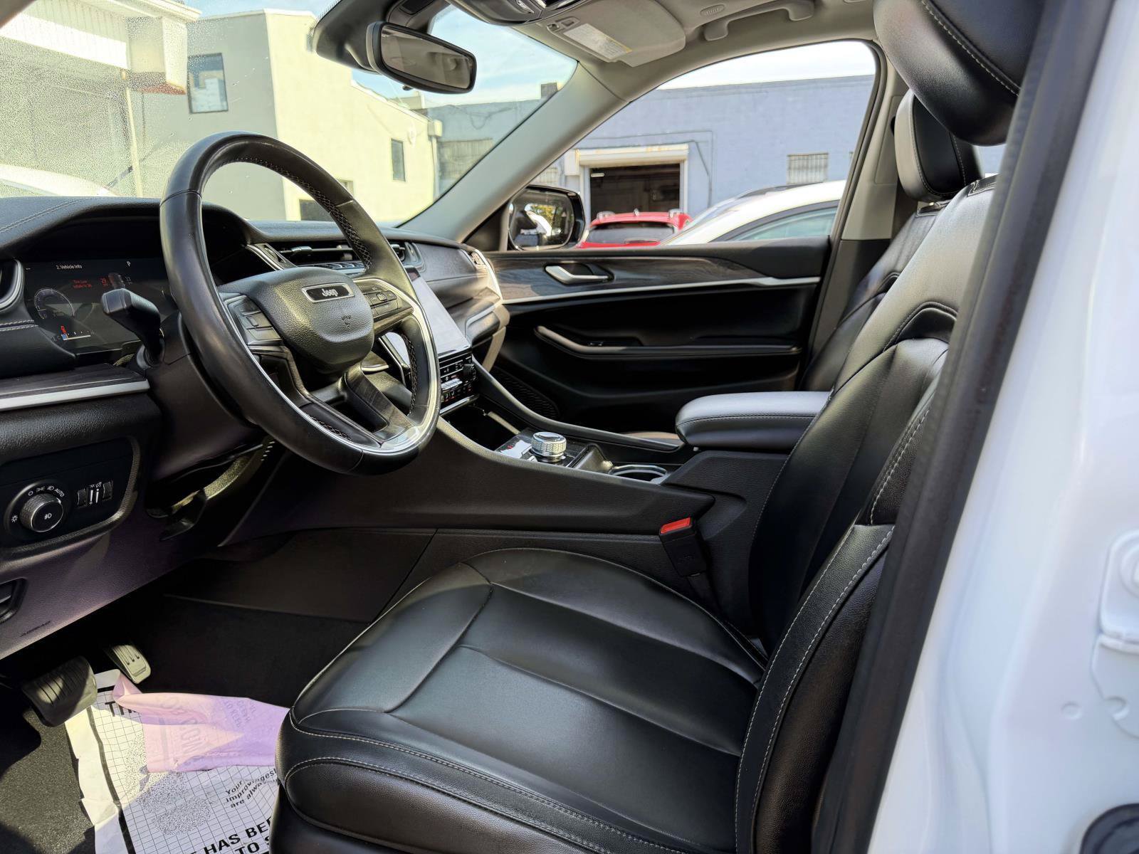 Used 2024 Jeep Grand Cherokee Limited AWD/4WD image 15