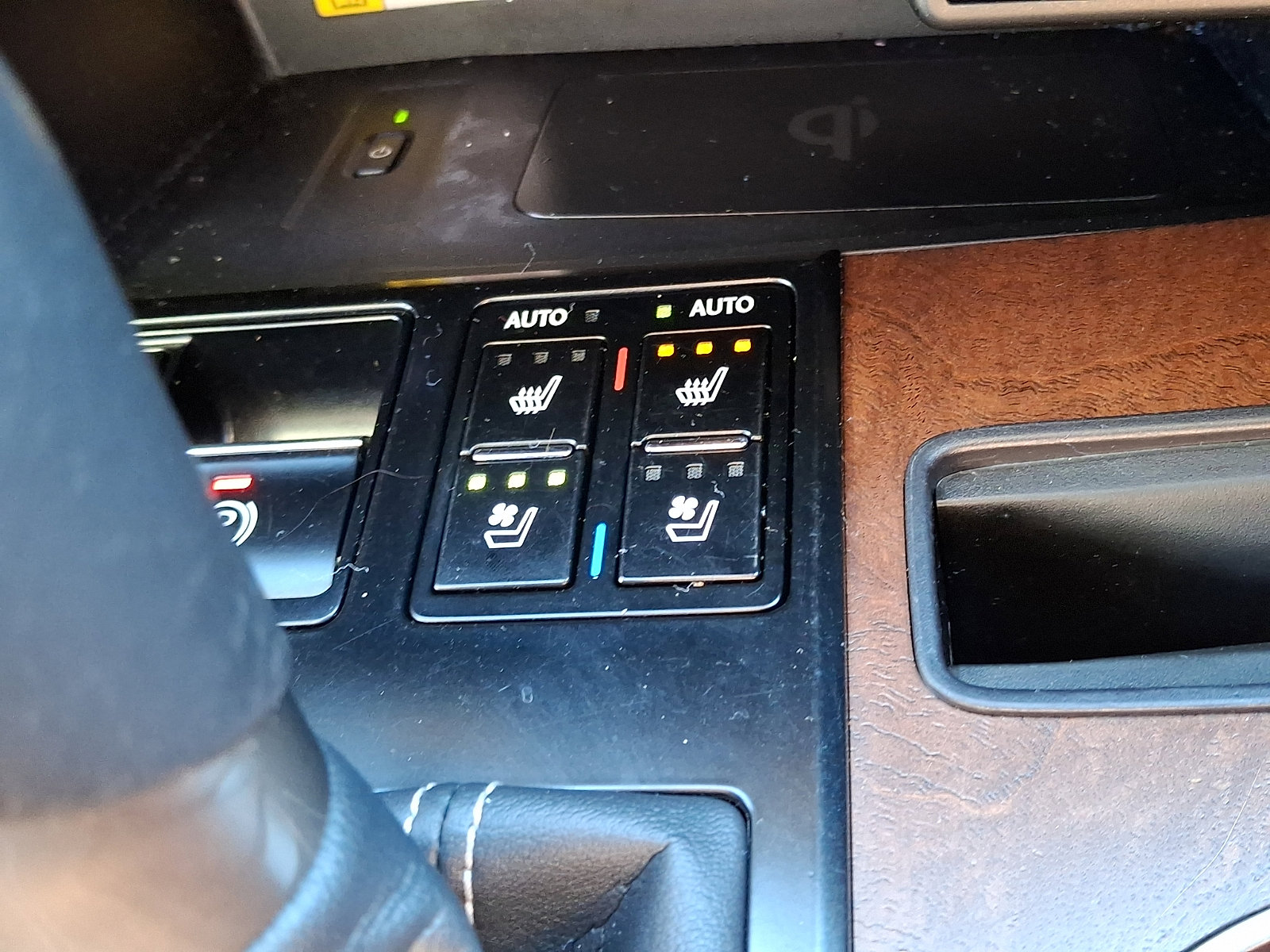 Certified 2022 Lexus RX 350L Premium w/ Premium Package AWD/4WD image 27