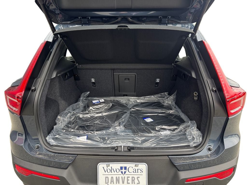 New 2026 Volvo XC40 B5 Ultra w/ Protection Package Premier AWD/4WD image 6