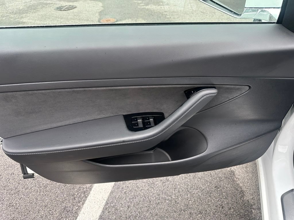 Used 2020 Tesla Model 3 Standard Range Plus RWD image 12