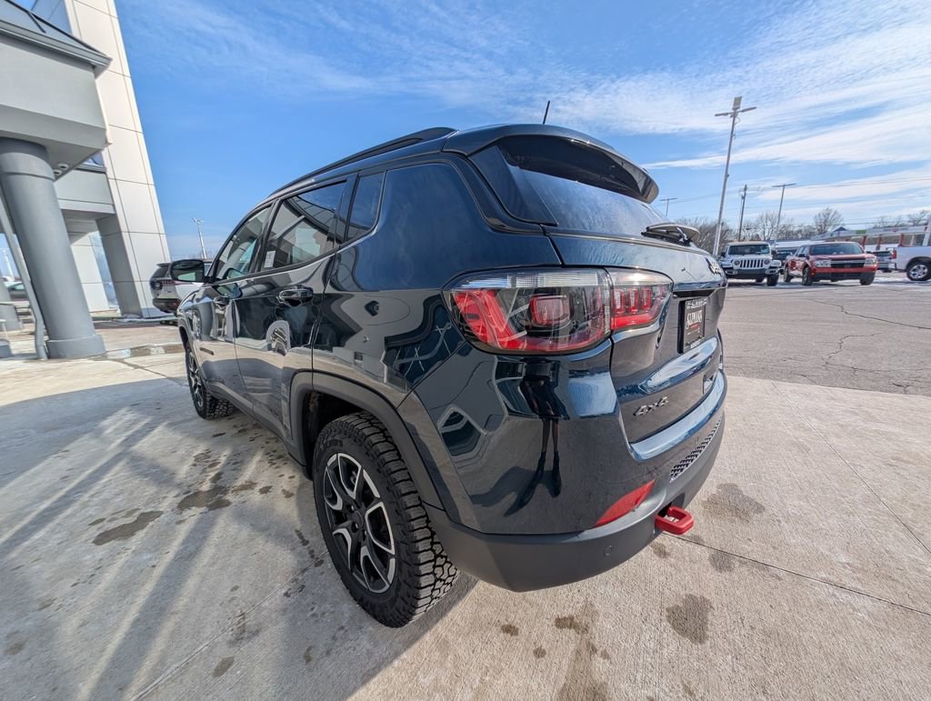 New 2026 Jeep Compass Trailhawk w/ Sun, Sound & Navigation Group AWD/4WD image 7