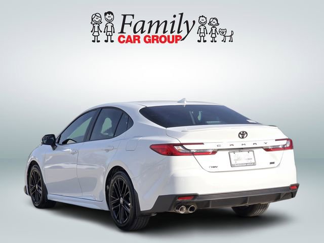 Used 2025 Toyota Camry SE image 3