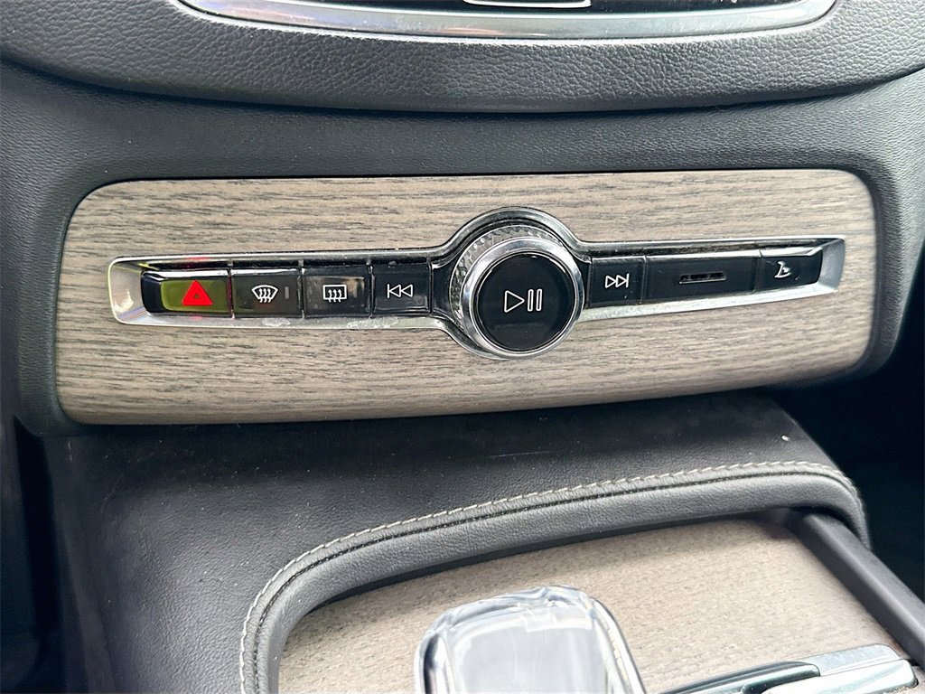 Used 2022 Volvo XC90 T8 Inscription image 18