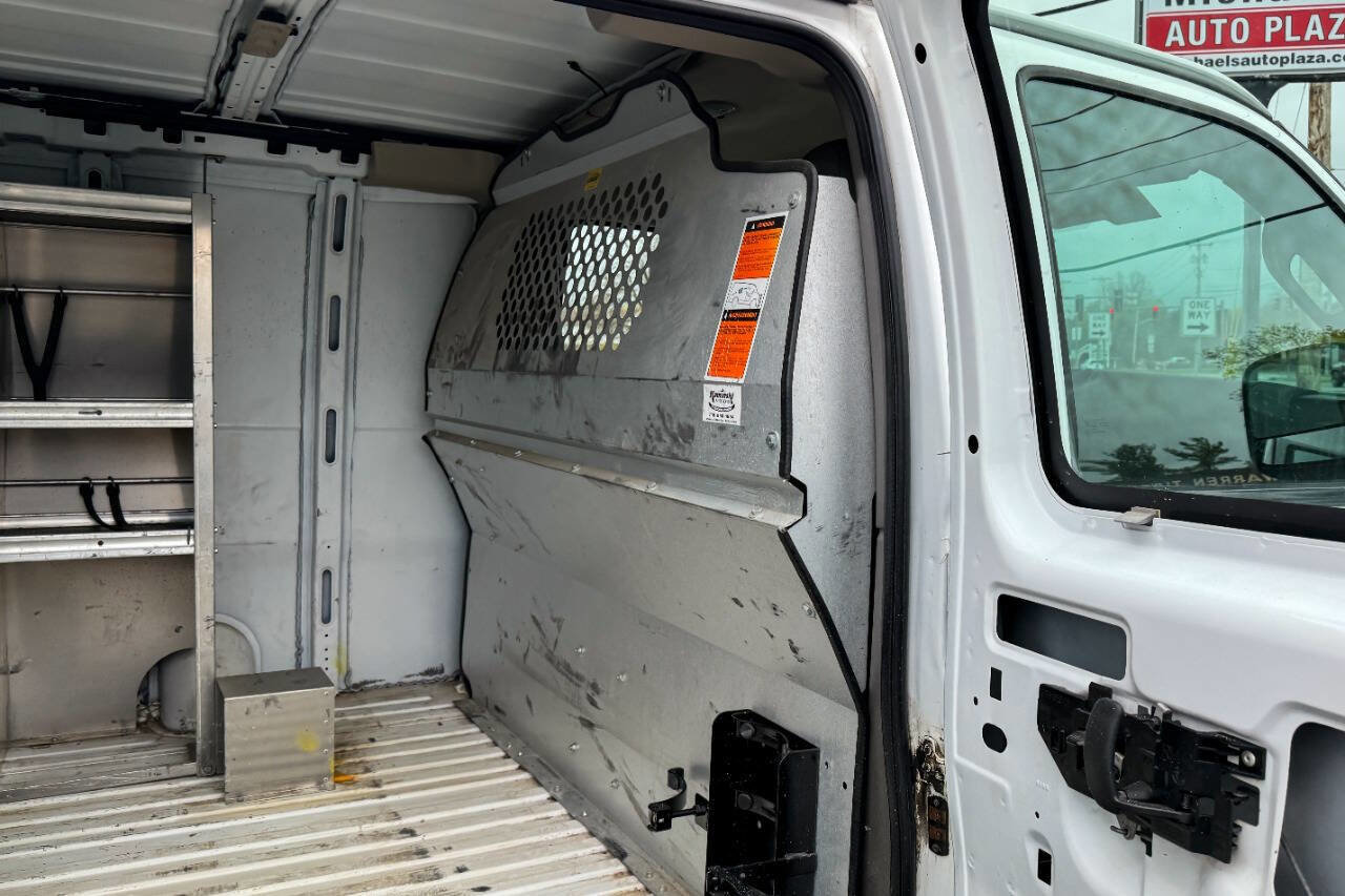 Used 2016 Chevrolet Express 2500 RWD image 13