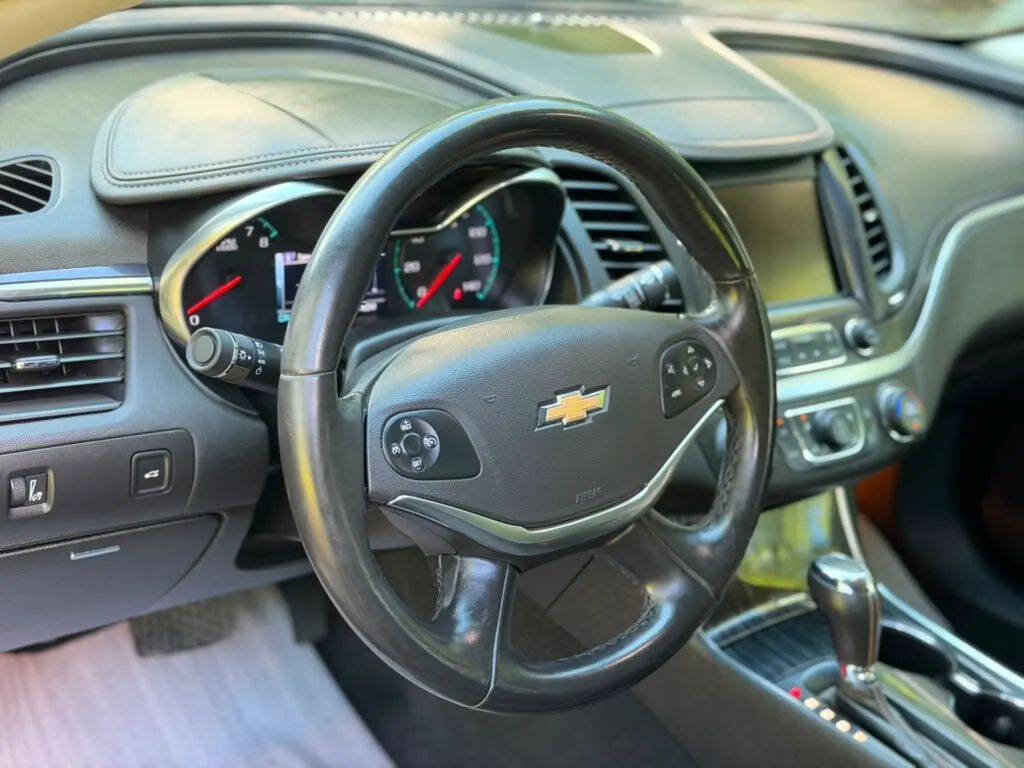 Used 2018 Chevrolet Impala LT FWD image 11