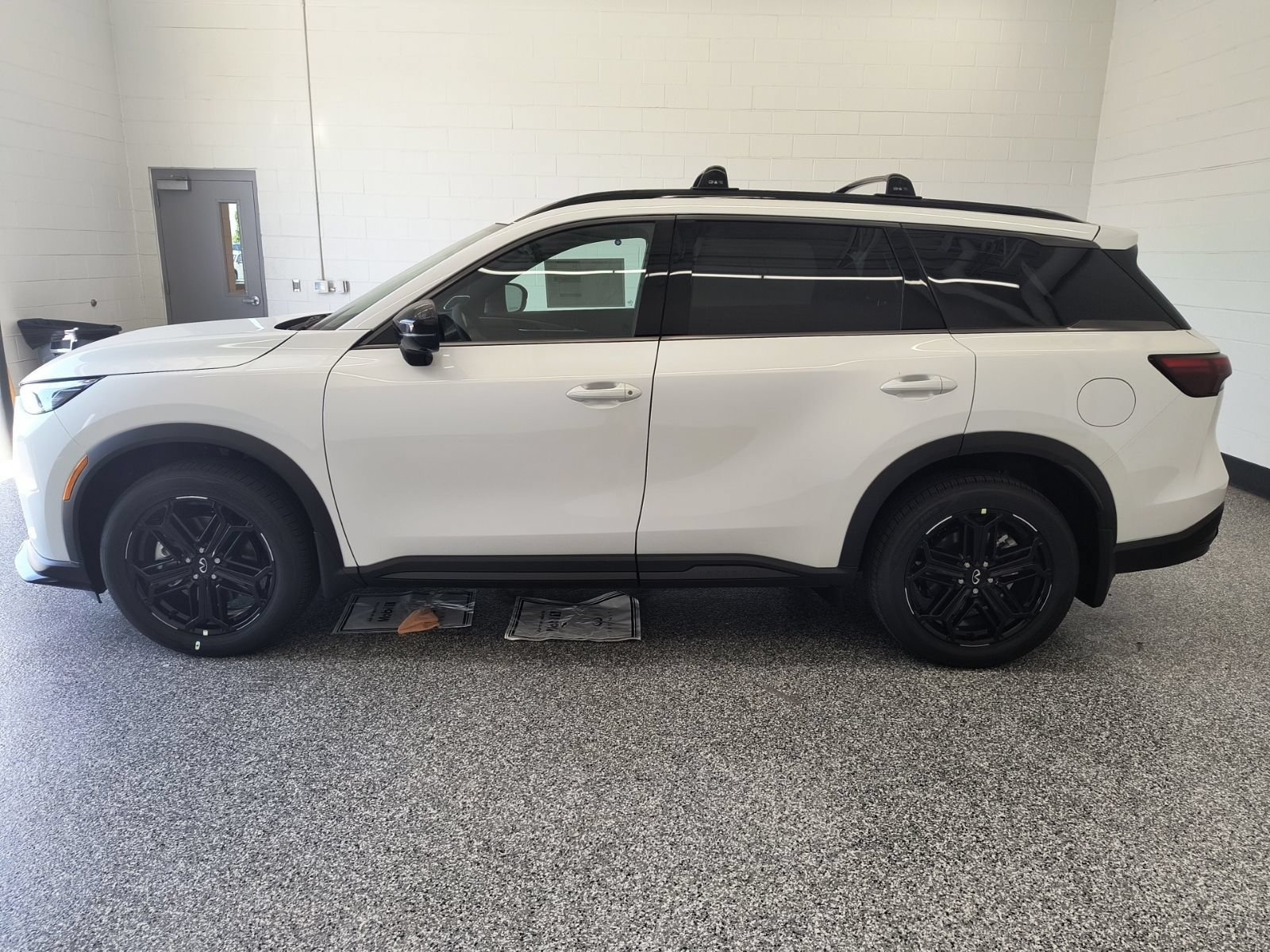 New 2027 INFINITI QX60 Sport w/ Dark Cargo Package AWD/4WD image 2