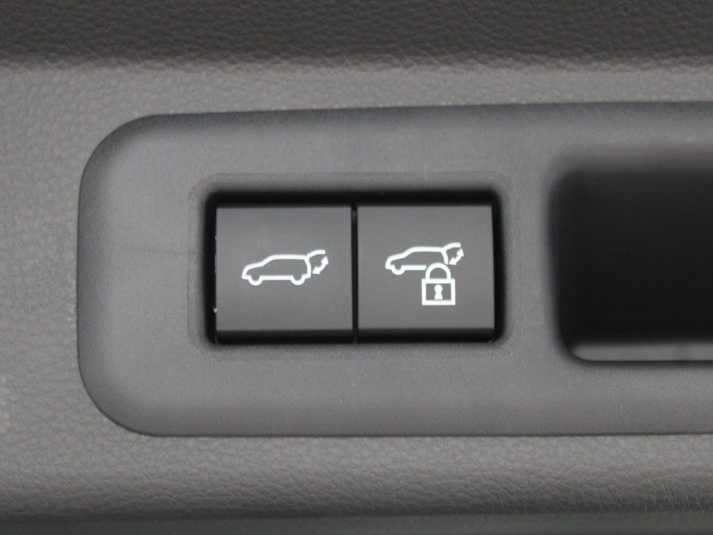 Used 2025 Toyota Sequoia Platinum image 40