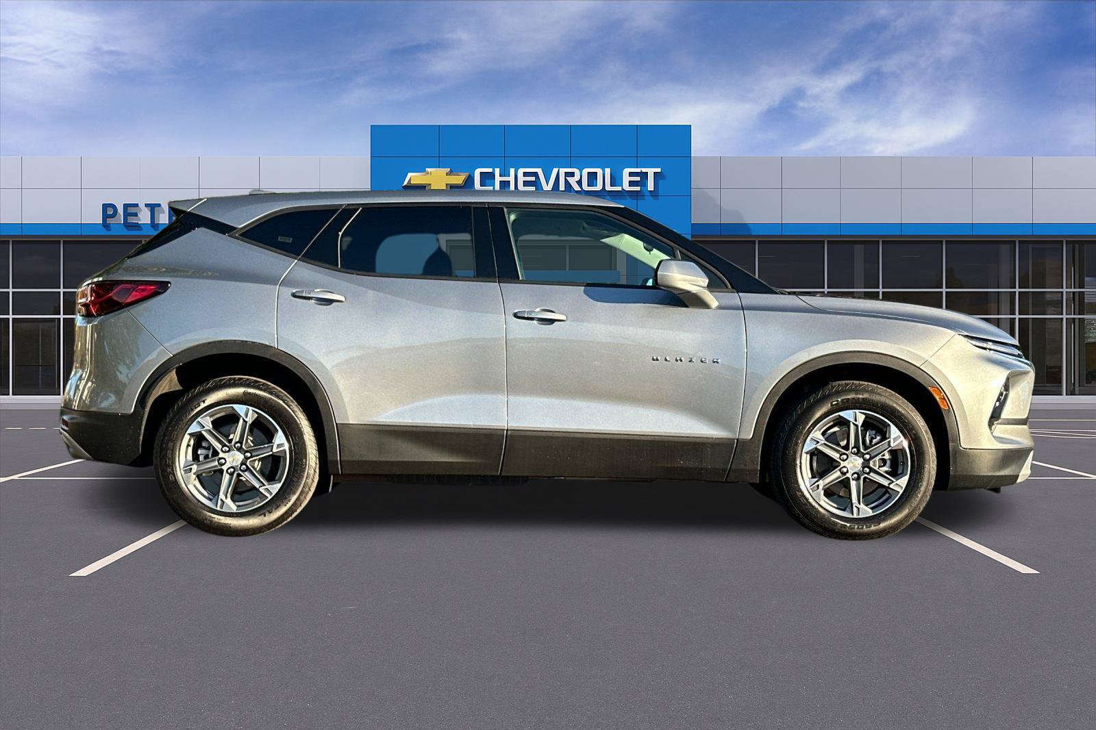 Used 2025 Chevrolet Blazer LT AWD/4WD image 3